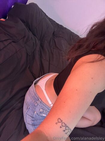 Full leaked Alanadelsley private onlyfans photo