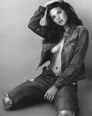 Full leaked Arialuz private onlyfans photo