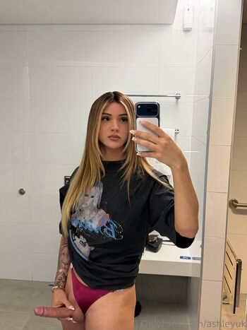 Full leaked Ashleyuk private onlyfans photo