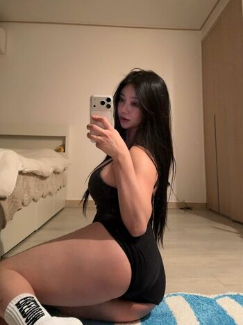Full leaked Cehwie private onlyfans photo