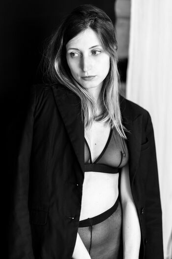 Celine_in_frame