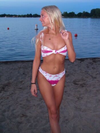 Full leaked Chloeinprivate private onlyfans photo