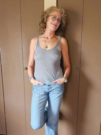 Full leaked Classy hot babe private onlyfans photo