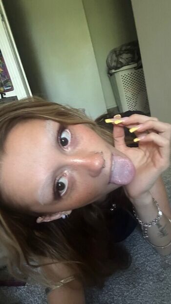 Full leaked Ellesasmrr private onlyfans photo