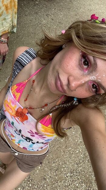 Full leaked Ellesasmrr private onlyfans photo