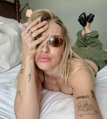 Full leaked Ema louise  page private onlyfans photo