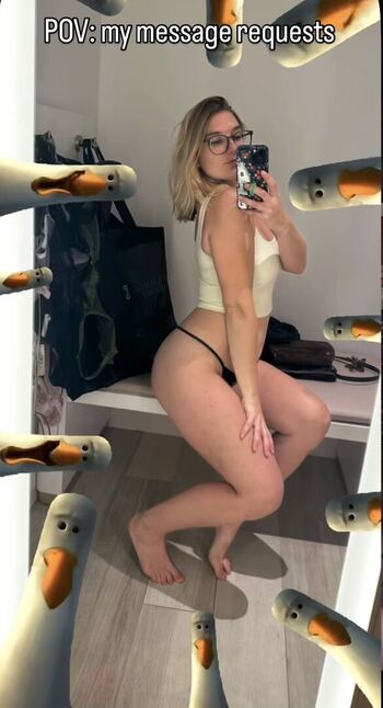 Full leaked Emilybbsti private onlyfans photo