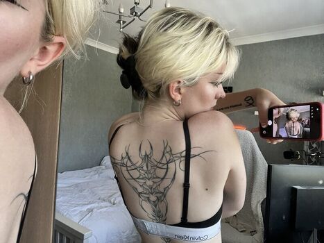 Full leaked Emzeeni private onlyfans photo