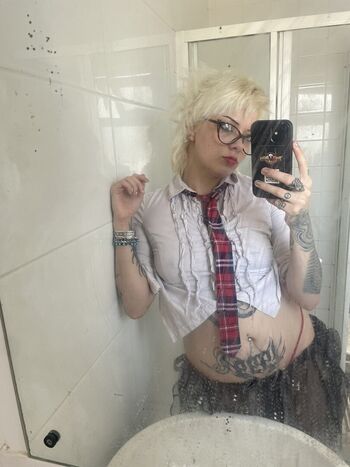 Full leaked Glitterqueen private onlyfans photo