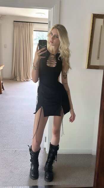 Full leaked Gracelyra private onlyfans photo