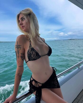 Full leaked Gracelyra private onlyfans photo