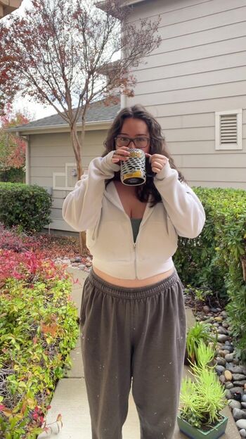 Full leaked Hellsbelllllls private onlyfans photo