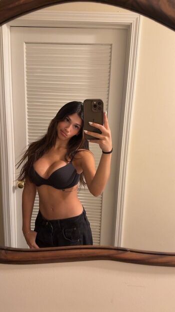 Full leaked Itsellabailey private onlyfans photo