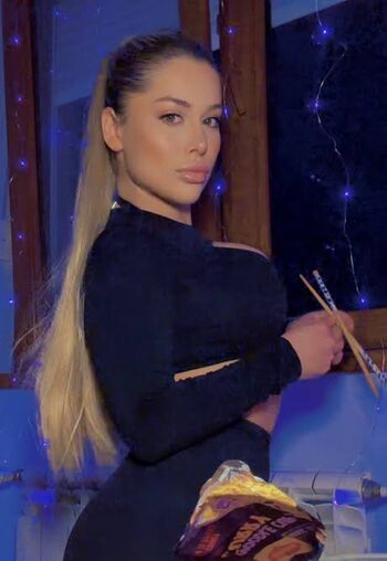 Full leaked Itsvikki private onlyfans photo