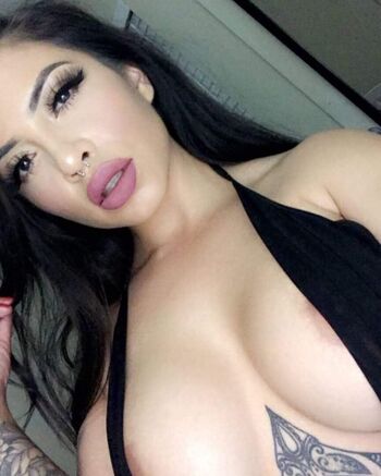 Full leaked Izzyboo private onlyfans photo