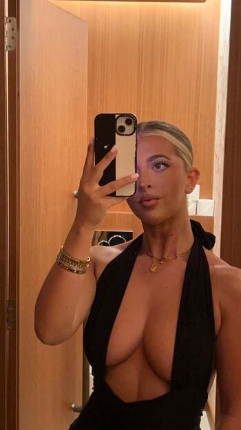 Full leaked Izzytaffs private onlyfans photo