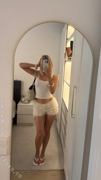 Full leaked Jenny lbx private onlyfans photo
