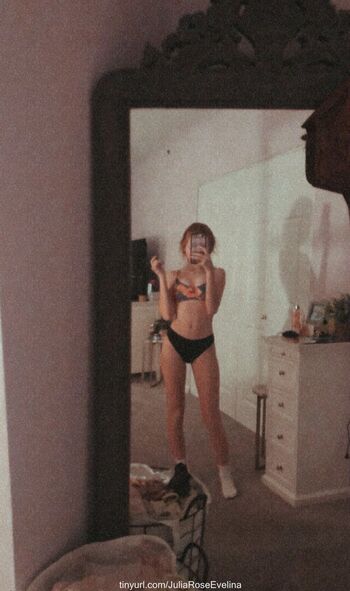 Julia Evelina-Rose