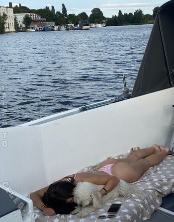 Full leaked Larabeu private onlyfans photo