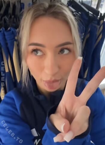 Full leaked Larawiyl private onlyfans photo
