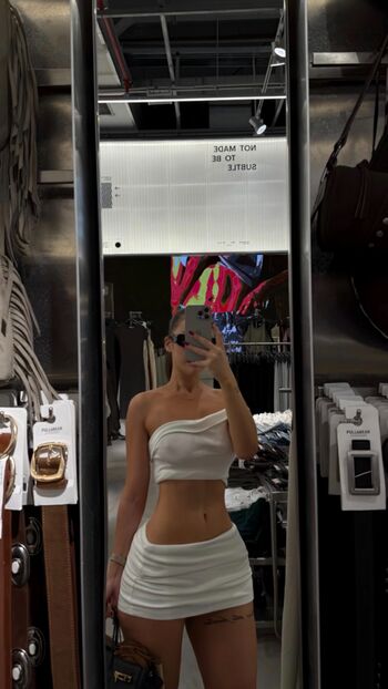 Full leaked Ledusula page private onlyfans photo
