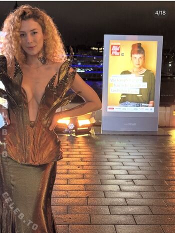 Full leaked Leila lowfire private onlyfans photo
