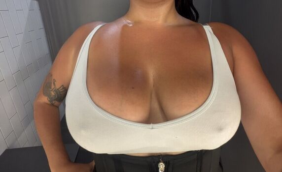 Full leaked Mamiestrellaa private onlyfans photo