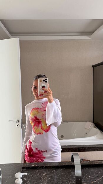 Full leaked Mel maia private onlyfans photo