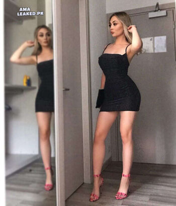 Full leaked Mia private onlyfans photo