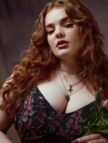 MissDeadlyRed