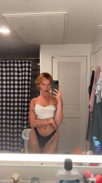 Full leaked Mollyxmoore private onlyfans photo