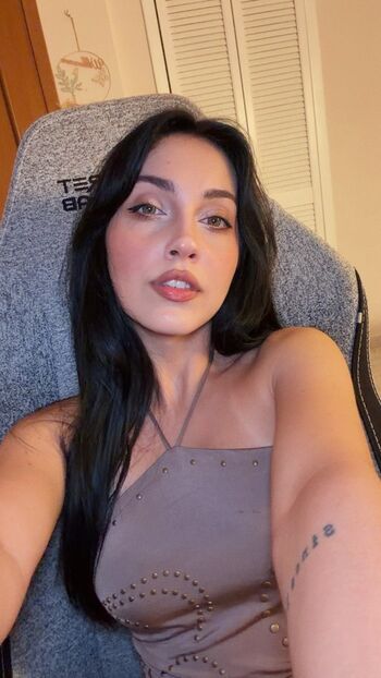 Full leaked Mona schon private onlyfans photo