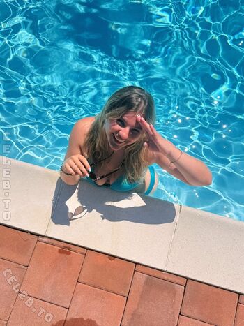 Full leaked Ollimeee private onlyfans photo