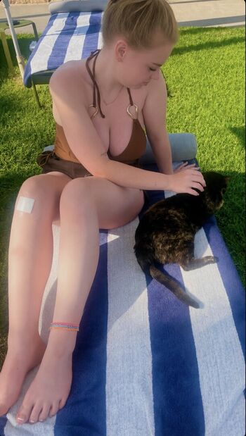 Full leaked Peachylivv private onlyfans photo