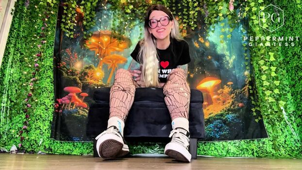 Full leaked Peppermintgiantess private onlyfans photo