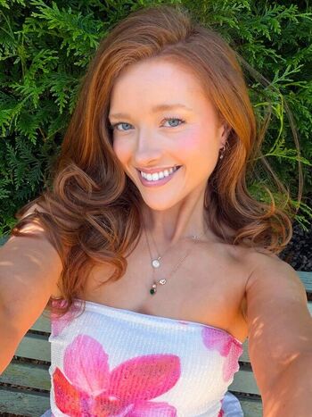 Full leaked Phoebeisginger private onlyfans photo