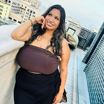 Full leaked Rayleen private onlyfans photo