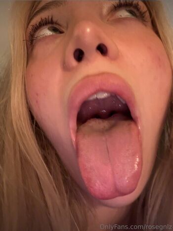 Full leaked Rosegnlz private onlyfans photo