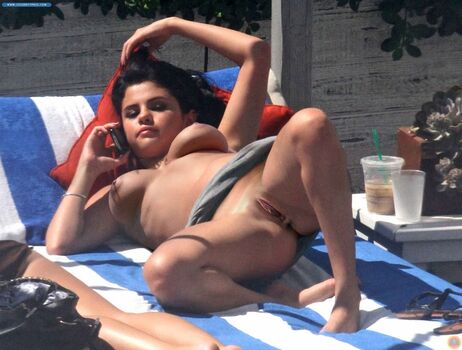 Full leaked Selena gom private onlyfans photo