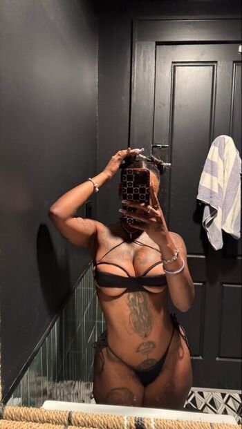 Full leaked Skoobi private onlyfans photo