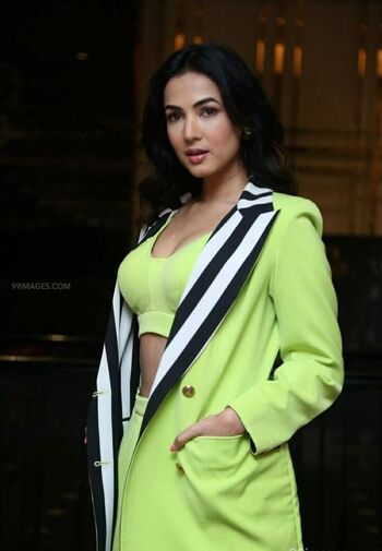 Full leaked Sonal chauhan private onlyfans photo
