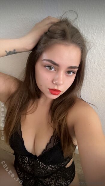 Full leaked Trixxybae private onlyfans photo