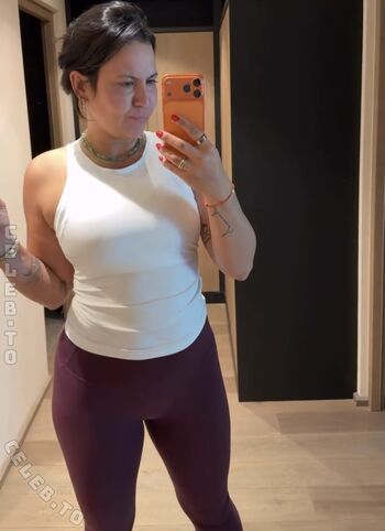 Full leaked Vendewaa private onlyfans photo