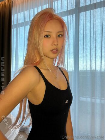 Full leaked Vyvanle private onlyfans photo