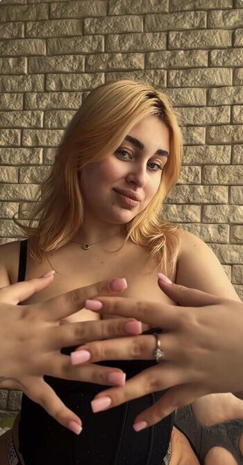 Full leaked Lucynyuu/ private onlyfans photo