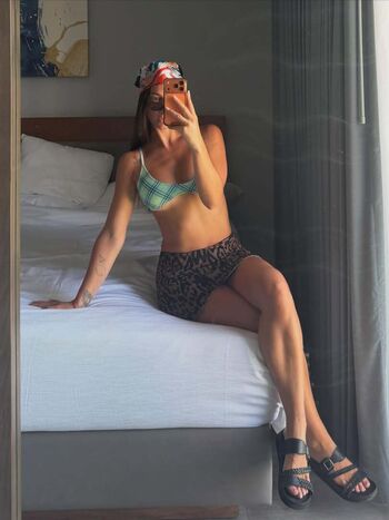 Full leaked Women in bikinis private onlyfans photo
