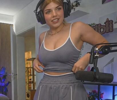 Full leaked Xfibii private onlyfans photo