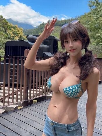 Full leaked Xinyus private onlyfans photo