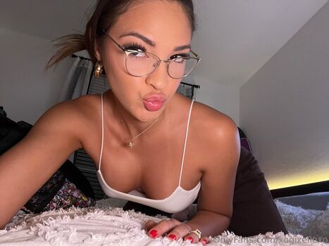 Full leaked Xogizellexo private onlyfans photo